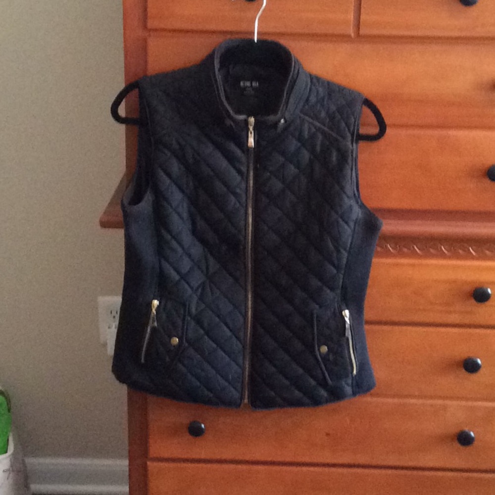 Like new quilted vest size M